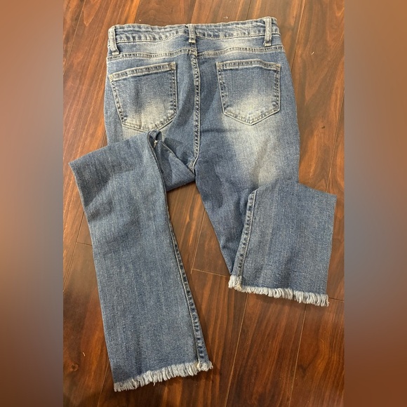 Forever 21 Women’s Distressed Ripped Straight Leg Jeans Blue Size 27 Frayed Hem - Picture 4 of 4